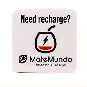 Magnete da frigo con logo MateMundo - "Hai bisogno di una ricarica?".